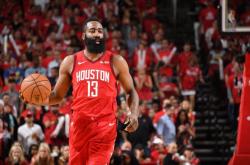 B体育网站-博格达诺维奇突破，马刺力克国王的简单介绍