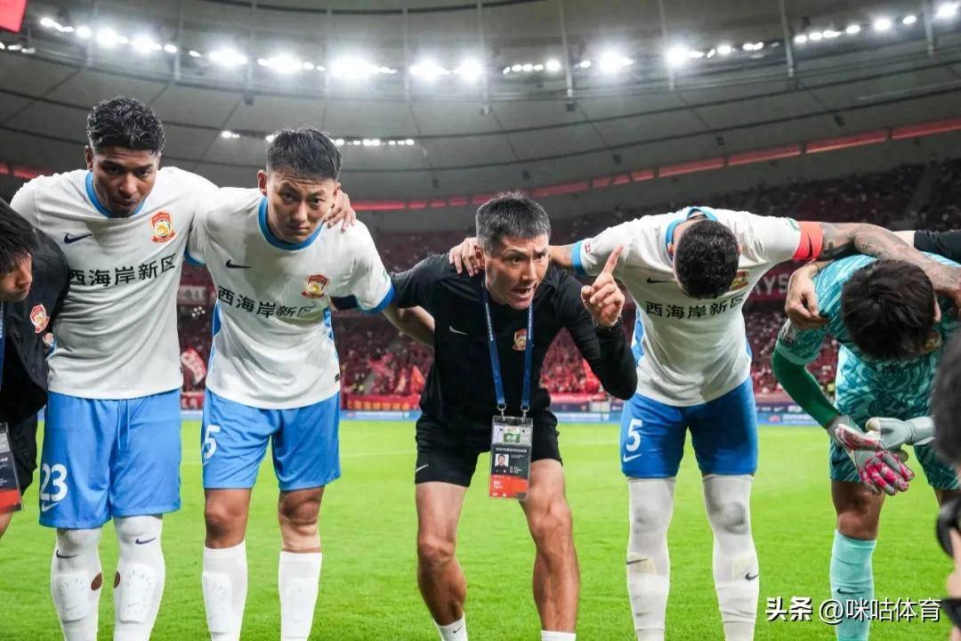 上海申花客场击败重庆斯威，继续领跑积分榜的简单介绍