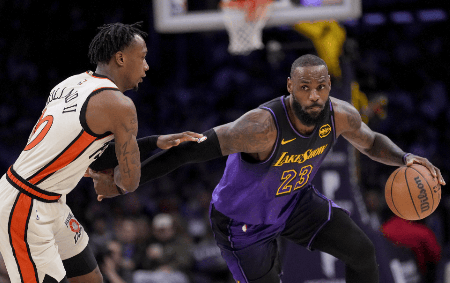 湖人遭遇失利，詹姆斯空砍分仍难胜的简单介绍