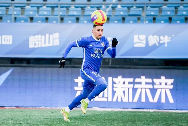 关于冠军之争愈演愈烈,紧张升级的信息 关于冠军之争愈演愈烈,紧张升级的信息