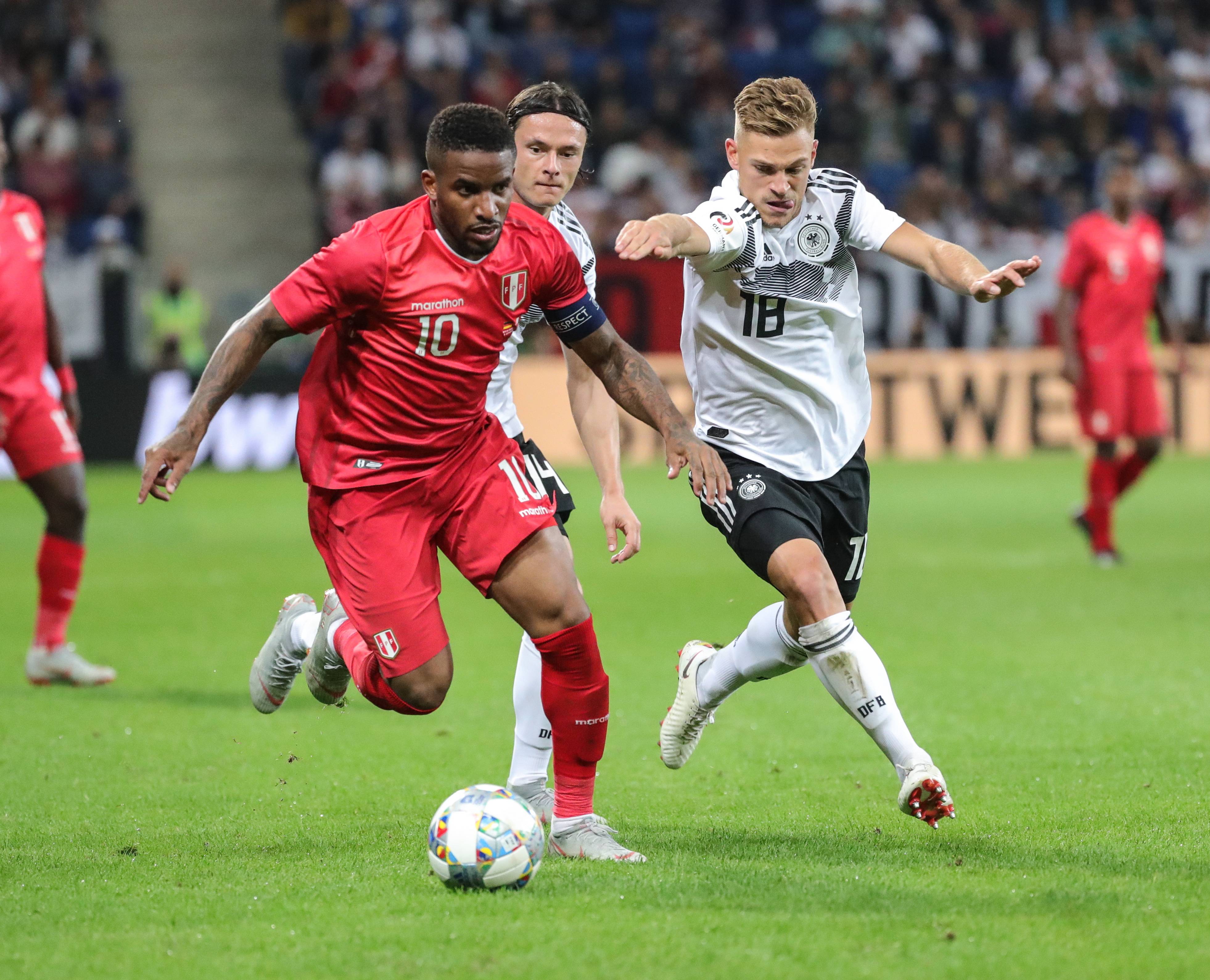 精彩绝伦比赛，球队奋力夺冠的简单介绍