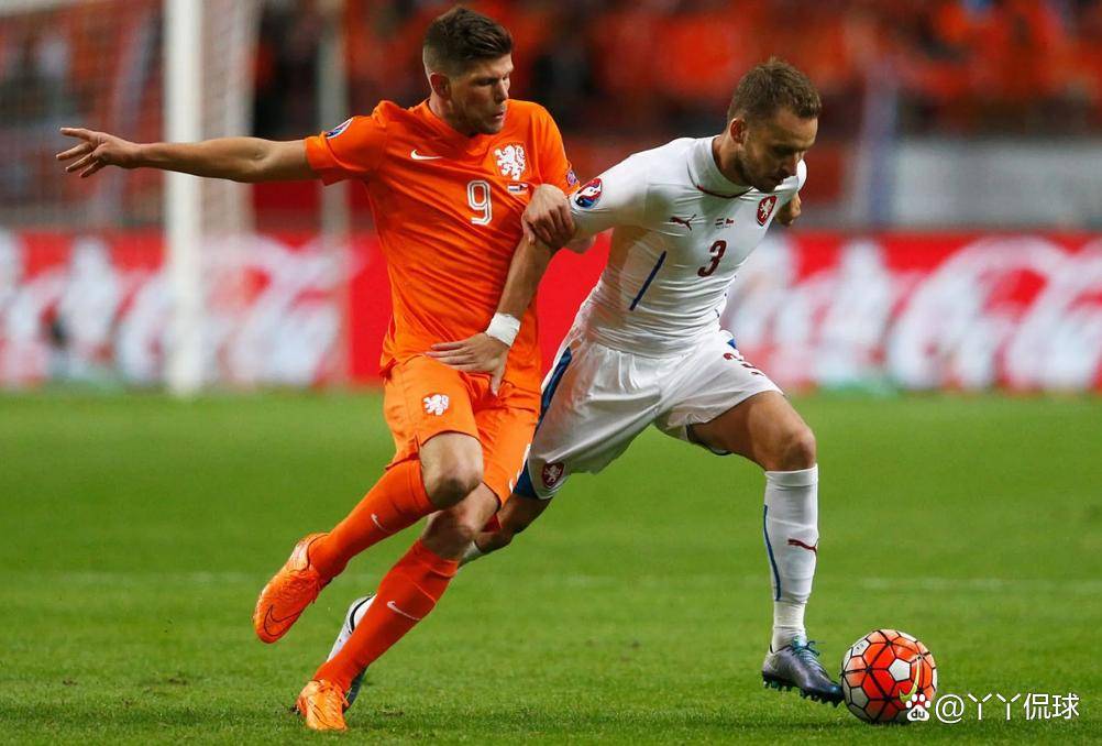 波兰明星球员闪耀赛场,带领球队晋级 波兰明星球员闪耀赛场,带领球队晋级