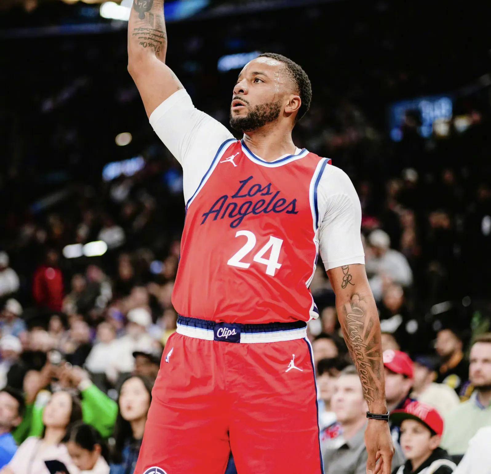 快船主场惨败爵士，遭遇连败