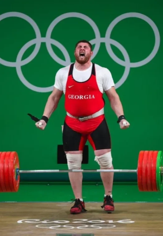 俄罗斯队运动员在场上展现顽强斗志