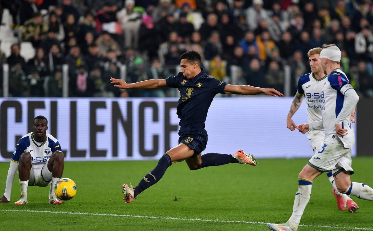 包含尤文图斯在国际赛场取得胜利，晋级下一轮的词条