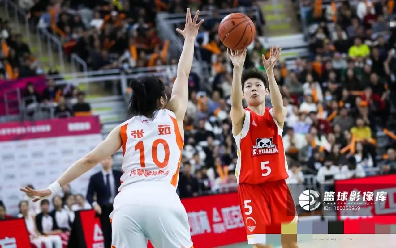 关于比赛中球队战术调整，局势急转直下的信息