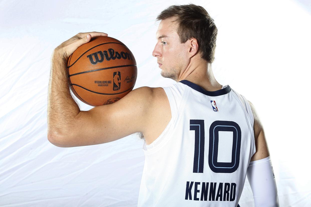 灰熊队力克爵士，客场球员表现亮眼