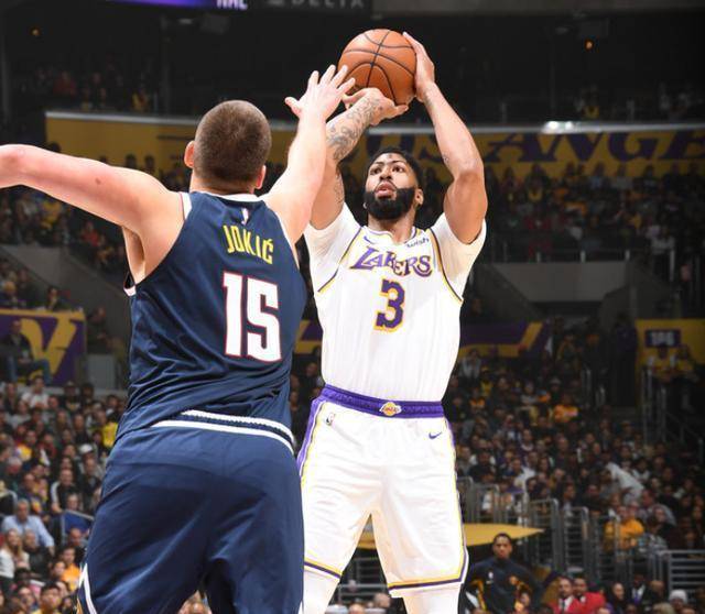 前锋名利双收，积极备战