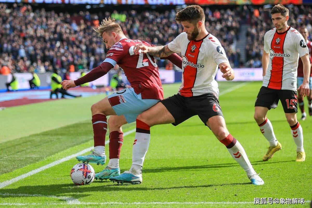 AC米兰主场战胜曼联，晋级欧罗巴联赛八强